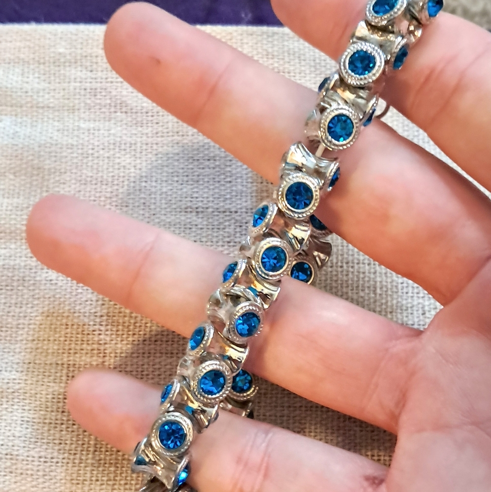 🌇HOLD for CG.🌇NWOT Stainless Steel Blue Stone Beaded Stretch Toggle Bracelet - Picture 6 of 8